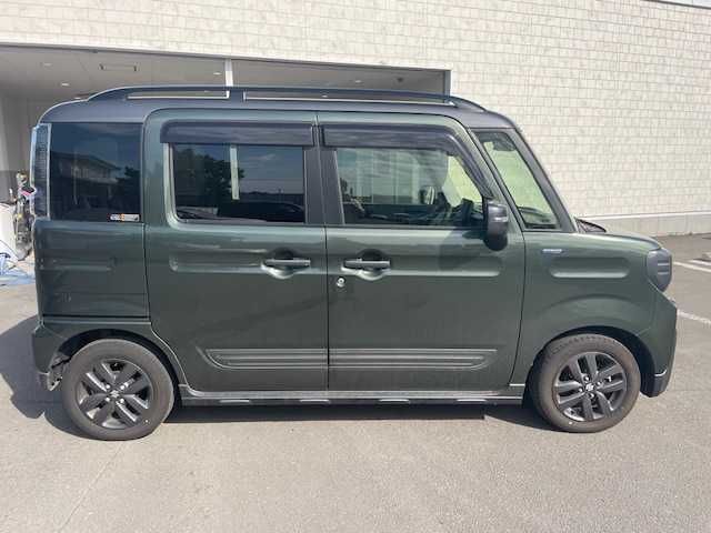 スズキ スペーシア ギア HYBRID XZターボ 道央・札幌 2023(令5)年 1.1万km クールカーキパールメタリック/ガンメタリック2トーン スズキセーフティサポート/・デュアルセンサーブレーキサポートII/・発進お知らせ機能/・標識認識機能/・HUD/・誤発進抑制機能/・後方誤発進抑制機能/・低速時ブレーキサポート（前進・後退）/・全方位モニター用カメラ/・ハイビームアシスト/・アダプティブクルーズコントロール/・車線維持支援機能/・車線逸脱抑制機能/・車線逸脱警報機能/ふらつき警報機能/ワンオーナー/純正HDDナビ/　CD DVD Bluetooth/フルセグテレビ/バックカメラ/アイドリングストップ/電格ウィンカーミラー/ドアバイザー/プッシュスタート/スマートキー/両側パワースライドドア/ビルトインETC/LEDヘッドライト/ルーフレール