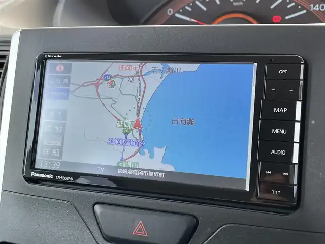 ダイハツ タント L 宮崎県 2018(平30)年 4.4万km ブラックマイカメタリック 社外ナビ「CN-RE06WD」/(AM.FM.Bluetooth.DVD.CD)/フルセグTV/バックカメラ/両側イージークローザードア/横滑り防止機能/アイドリングストップ/電動格納ミラー/パワーウィンドウ/エアコン/スペアキー