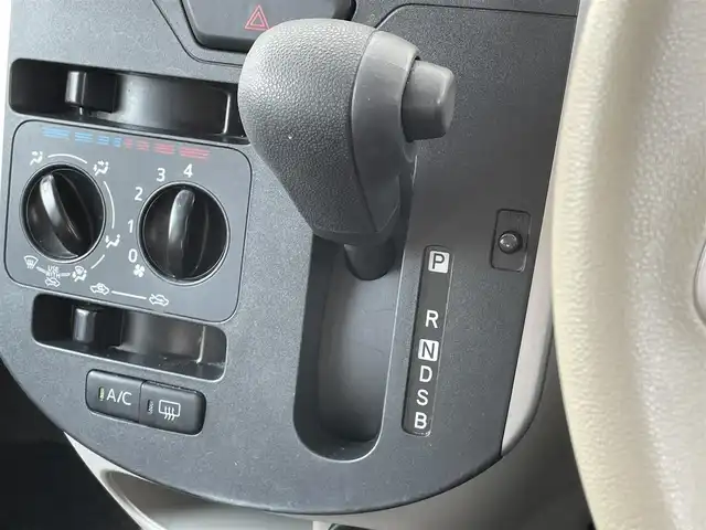 ダイハツ タント L 宮崎県 2018(平30)年 4.4万km ブラックマイカメタリック 社外ナビ「CN-RE06WD」/(AM.FM.Bluetooth.DVD.CD)/フルセグTV/バックカメラ/両側イージークローザードア/横滑り防止機能/アイドリングストップ/電動格納ミラー/パワーウィンドウ/エアコン/スペアキー