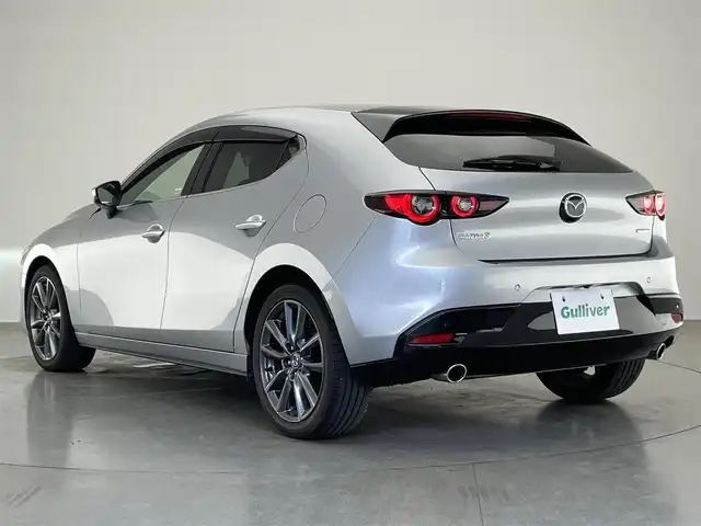マツダ マツダ３ファストバック XD Lパッケージ 愛知県 2022(令4)年 2.8万km ソニックシルバーM 純正８．８型ナビ　ＢＯＳＥ　黒革　全方位カメラ　禁煙車　ＨＵＤ　フルセグＴＶ　ＤＶＤ　追従クルコン　衝突軽減　ＬＥＤオートライト　ＨＤＭＩ　シートヒーター　ステアリングヒーター　前後ドラレコ　ＥＴＣ　パドルシフト　プッシュスタート　スマートキー　メモリ付きパワーシート　BSM　