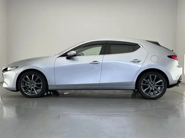 マツダ マツダ３ファストバック XD Lパッケージ 愛知県 2022(令4)年 2.8万km ソニックシルバーM 純正８．８型ナビ　ＢＯＳＥ　黒革　全方位カメラ　禁煙車　ＨＵＤ　フルセグＴＶ　ＤＶＤ　追従クルコン　衝突軽減　ＬＥＤオートライト　ＨＤＭＩ　シートヒーター　ステアリングヒーター　前後ドラレコ　ＥＴＣ　パドルシフト　プッシュスタート　スマートキー　メモリ付きパワーシート　BSM　