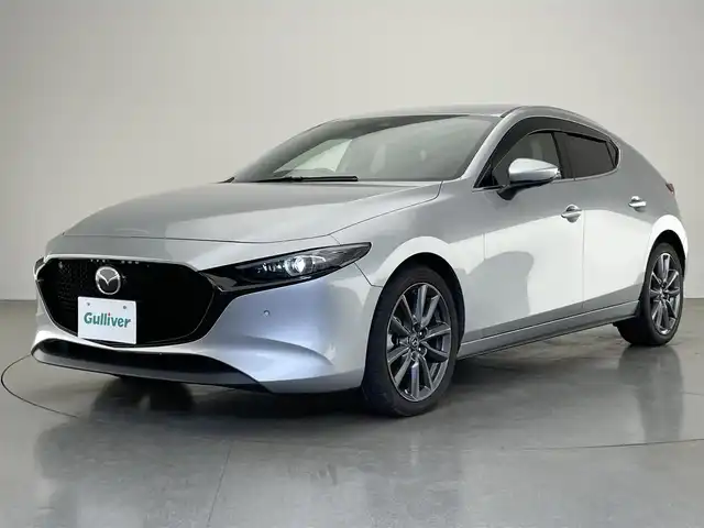 マツダ マツダ３ファストバック XD Lパッケージ 愛知県 2022(令4)年 2.8万km ソニックシルバーM 純正８．８型ナビ　ＢＯＳＥ　黒革　全方位カメラ　禁煙車　ＨＵＤ　フルセグＴＶ　ＤＶＤ　追従クルコン　衝突軽減　ＬＥＤオートライト　ＨＤＭＩ　シートヒーター　ステアリングヒーター　前後ドラレコ　ＥＴＣ　パドルシフト　プッシュスタート　スマートキー　メモリ付きパワーシート　BSM　