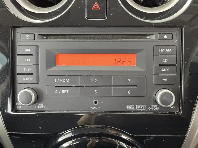 日産 ノート XVセレ +セーフ 群馬県 2015(平27)年 4.1万km ソニックブルー 衝突軽減ブレーキ　インテリジェントキー　アラウンドンビューモニター付きルームミラー　アイドリングストップ　電動格納ウインカーミラー　横滑り防止　盗難防止装置　純正フロアマット　ドアバイザー