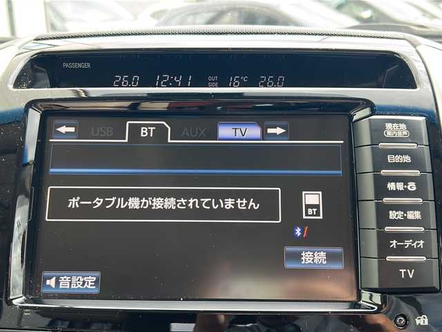 トヨタ ランドクルーザー AX Gセレクション 山形県 2014(平26)年 8.2万km ホワイトパールクリスタルシャイン 4WD/クルーズコントロール/横滑り防止装置/前後コーナーセンサー/純正ナビ/　（Bluetooth/CD/DVD/フルセグ)/レザーシート/DNパワーシート/DN・セカンドシートシートヒーター/HIDオートライト/フォグランプ/ステアリングスイッチ/ステアリングヒーター/ビルトインETC/純正AW/純正フロアマット/電動格納ミラー/TVキャンセラー/スマートキー×2/ドアバイザー