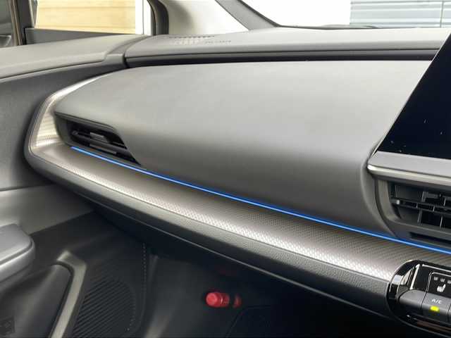 トヨタ プリウス G 佐賀県 2024(令6)年 0.7万km プラチナホワイトパールマイカ 純正ディスプレイオーディオ/Bluetooth/USB/フルセグTV/アラウンドビューモニター/ワンオーナー/追尾機能付きクルーズコントロール/レーンキープアシスト/オートマチックハイビーム/プリクラッシュセーフティ/ブラインドスポットモニター/リアカメラディクション/ロードサインアシスト/ブレーキホールド/LEDオートライト/オートエアコン/全席シートヒーター/前後ドライブレコーダー/電格ウィンカーミラー/ステアリングスイッチ/保証書/取扱説明書/記録簿/ETC/スペアキー有