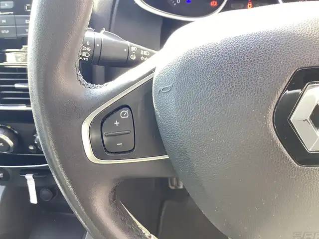 ルノー ルーテシア S MT 愛知県 2017(平29)年 5.8万km ワインＭ キーレス　/ステアリングスイッチ　/LEDヘッド　/ISOFIX /純正アルミ　/電動格納ミラー　