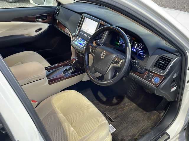 トヨタ クラウン ハイブリッド ロイヤルサルーン 島根県 2013(平25)年 8.1万km ホワイトパールクリスタルシャイン メーカーナビゲーション/フルセグ BT/クルーズコントロール/D/N席パワーシート/シートヒーター/エアシート/ハンドルヒーター/エアコンスイングレジスター/ビルトインETC/バックカメラ/社外前方ドライブレコーダー