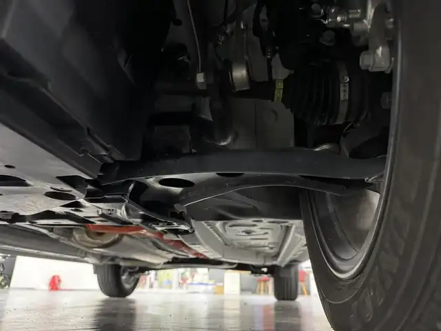 ダイハツ ロッキー プレミアム G HEV 三重県 2022(令4)年 1.5万km シャイニングホワイトパール ハイブリッド/FF/フロアCVT/純正 9インチ ディスプレイオーディオ/（FM/AM/TV/Bluetooth/USB/iPod/AppleCarPlay/AndroidAuto/HDMI）/【OP】パノラマモニター/ドライブレコーダー 前方/ビルトイン ETC/スマートアシスト/・衝突警報機能（対車両・対歩行者）/・衝突回避支援ブレーキ機能（対車両・対歩行者）/・アダプティブクルーズコントロール＆ステアリングアシスト機能/・車線逸脱警報機能/・車線逸脱抑制制御機能（ステアリングアシスト機能）/・コーナーセンサー（前後2個）/・標識認識機能（進入禁止）/装備/・ハーフレザーシート/・シートヒーター（D/N）/・電子パーキングブレーキ＆ブレーキホールド/・オートライト/・LED ヘッドランプ＆フロントフォグランプ、サイドビューランプ/・アダプティブドライビングビーム（ADB）/・オートエアコン/・ステアリングスイッチ/・プッシュスタート/・電動格納ドアミラー/・パワーウインドウ/・パワーステアリング/・純正17inAW/・保/取/・スマートキーx2/など