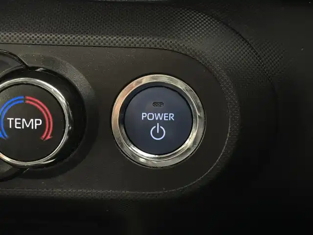 ダイハツ ロッキー プレミアム G HEV 三重県 2022(令4)年 1.5万km シャイニングホワイトパール ハイブリッド/FF/フロアCVT/純正 9インチ ディスプレイオーディオ/（FM/AM/TV/Bluetooth/USB/iPod/AppleCarPlay/AndroidAuto/HDMI）/【OP】パノラマモニター/ドライブレコーダー 前方/ビルトイン ETC/スマートアシスト/・衝突警報機能（対車両・対歩行者）/・衝突回避支援ブレーキ機能（対車両・対歩行者）/・アダプティブクルーズコントロール＆ステアリングアシスト機能/・車線逸脱警報機能/・車線逸脱抑制制御機能（ステアリングアシスト機能）/・コーナーセンサー（前後2個）/・標識認識機能（進入禁止）/装備/・ハーフレザーシート/・シートヒーター（D/N）/・電子パーキングブレーキ＆ブレーキホールド/・オートライト/・LED ヘッドランプ＆フロントフォグランプ、サイドビューランプ/・アダプティブドライビングビーム（ADB）/・オートエアコン/・ステアリングスイッチ/・プッシュスタート/・電動格納ドアミラー/・パワーウインドウ/・パワーステアリング/・純正17inAW/・保/取/・スマートキーx2/など