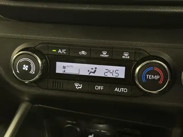 ダイハツ ロッキー プレミアム G HEV 三重県 2022(令4)年 1.5万km シャイニングホワイトパール ハイブリッド/FF/フロアCVT/純正 9インチ ディスプレイオーディオ/（FM/AM/TV/Bluetooth/USB/iPod/AppleCarPlay/AndroidAuto/HDMI）/【OP】パノラマモニター/ドライブレコーダー 前方/ビルトイン ETC/スマートアシスト/・衝突警報機能（対車両・対歩行者）/・衝突回避支援ブレーキ機能（対車両・対歩行者）/・アダプティブクルーズコントロール＆ステアリングアシスト機能/・車線逸脱警報機能/・車線逸脱抑制制御機能（ステアリングアシスト機能）/・コーナーセンサー（前後2個）/・標識認識機能（進入禁止）/装備/・ハーフレザーシート/・シートヒーター（D/N）/・電子パーキングブレーキ＆ブレーキホールド/・オートライト/・LED ヘッドランプ＆フロントフォグランプ、サイドビューランプ/・アダプティブドライビングビーム（ADB）/・オートエアコン/・ステアリングスイッチ/・プッシュスタート/・電動格納ドアミラー/・パワーウインドウ/・パワーステアリング/・純正17inAW/・保/取/・スマートキーx2/など