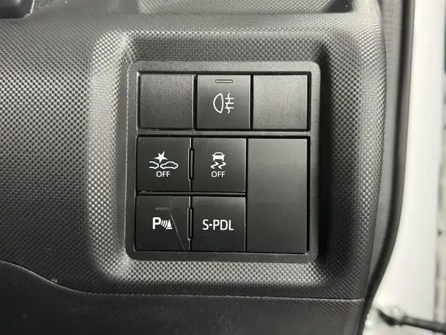 ダイハツ ロッキー プレミアム G HEV 三重県 2022(令4)年 1.5万km シャイニングホワイトパール ハイブリッド/FF/フロアCVT/純正 9インチ ディスプレイオーディオ/（FM/AM/TV/Bluetooth/USB/iPod/AppleCarPlay/AndroidAuto/HDMI）/【OP】パノラマモニター/ドライブレコーダー 前方/ビルトイン ETC/スマートアシスト/・衝突警報機能（対車両・対歩行者）/・衝突回避支援ブレーキ機能（対車両・対歩行者）/・アダプティブクルーズコントロール＆ステアリングアシスト機能/・車線逸脱警報機能/・車線逸脱抑制制御機能（ステアリングアシスト機能）/・コーナーセンサー（前後2個）/・標識認識機能（進入禁止）/装備/・ハーフレザーシート/・シートヒーター（D/N）/・電子パーキングブレーキ＆ブレーキホールド/・オートライト/・LED ヘッドランプ＆フロントフォグランプ、サイドビューランプ/・アダプティブドライビングビーム（ADB）/・オートエアコン/・ステアリングスイッチ/・プッシュスタート/・電動格納ドアミラー/・パワーウインドウ/・パワーステアリング/・純正17inAW/・保/取/・スマートキーx2/など