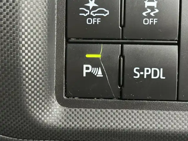 ダイハツ ロッキー プレミアム G HEV 三重県 2022(令4)年 1.5万km シャイニングホワイトパール ハイブリッド/FF/フロアCVT/純正 9インチ ディスプレイオーディオ/（FM/AM/TV/Bluetooth/USB/iPod/AppleCarPlay/AndroidAuto/HDMI）/【OP】パノラマモニター/ドライブレコーダー 前方/ビルトイン ETC/スマートアシスト/・衝突警報機能（対車両・対歩行者）/・衝突回避支援ブレーキ機能（対車両・対歩行者）/・アダプティブクルーズコントロール＆ステアリングアシスト機能/・車線逸脱警報機能/・車線逸脱抑制制御機能（ステアリングアシスト機能）/・コーナーセンサー（前後2個）/・標識認識機能（進入禁止）/装備/・ハーフレザーシート/・シートヒーター（D/N）/・電子パーキングブレーキ＆ブレーキホールド/・オートライト/・LED ヘッドランプ＆フロントフォグランプ、サイドビューランプ/・アダプティブドライビングビーム（ADB）/・オートエアコン/・ステアリングスイッチ/・プッシュスタート/・電動格納ドアミラー/・パワーウインドウ/・パワーステアリング/・純正17inAW/・保/取/・スマートキーx2/など