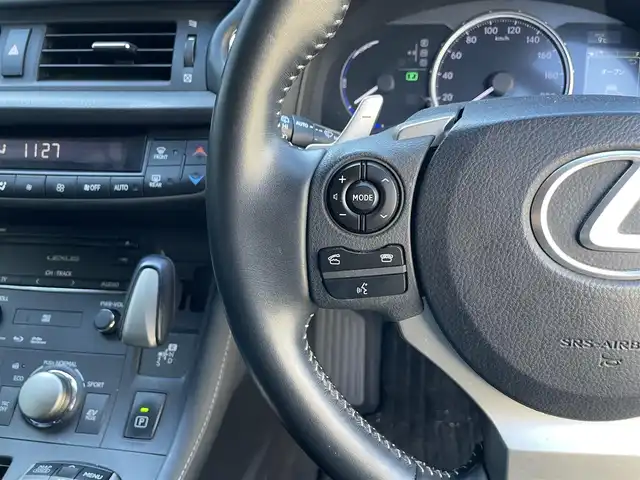 レクサス ＣＴ 200h バージョンL 滋賀県 2014(平26)年 7.3万km ホワイトパールクリスタルシャイン 純正ナビ/（CD/DVD/BT/フルセグTV/SD）/プリクラッシュセーフティ/レーダークルーズコントロール/バックカメラ/ビルトインETC/レザーシート/前席シートヒーター/パワーシート/パドルシフト/純正フロアマット/LEDヘッドライト/純正17インチAW