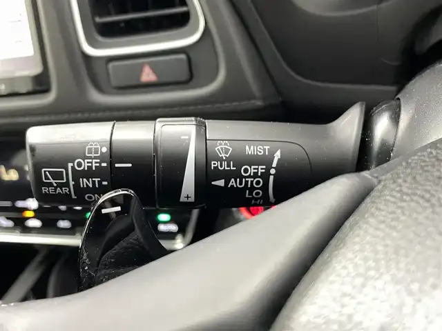 ホンダ ヴェゼル ハイブリッド Z ホンダセンシング 熊本県 2019(平31)年 6.5万km ミッドナイトブルービームM 純正SDナビVXM-195VFEC(Bluetooth/CD/DVD・フルセグ)/ドライブレコーダー/バックカメラ/クルーズコントロール/追従機能/ビルドインETC/前席シートヒーター/衝突軽減ブレーキ/レーンキープアシスト/横滑り防止/ハーフレザーシート/フロントワイパーデアイサー/ルーフレール/USBポート/オートライト/LEDオートライト/純正フロアマット/純正17インチAW/プッシュスタート/スマートキー/保証書/取扱説明書