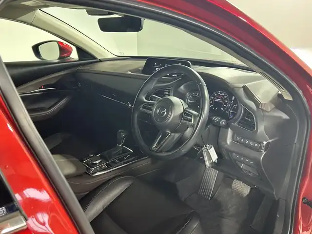 マツダ ＣＸ－３０ 20S Lパッケージ 神奈川県 2019(令1)年 3.1万km ソウルレッドクリスタルM マツダコネクトナビ/SD　DVD　フルセグ　AM　FM　Bluetooth　USB　メモリーオーディオ　HDMI/全方位モニター/BOSEプレミアムサウンド/追従クルーズコントロール/前後ソナー/前後側方接近車両検知/アイドリングストップ/スマートブレーキサポート/アダプティブLEDヘッドライト/ディスタンス＆スピードアラート/パワーバックドア/レザーシート/D席パワーシート/D席メモリーシート/前席シートヒーター/レザーシート/ステアリングヒーター/革巻きステアリング/ドライバーモニタリング/ビルトインETC/電子パーキングブレーキ/ヘッドアップディスプレイ/スマホ連携/スマートキー/プッシュスタート/純正18インチアルミホイル/純正リアスポイラー/デイタイムランニングライト