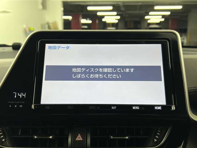 トヨタ Ｃ－ＨＲ ハイブリッド 1．8G 愛知県 2019(平31)年 1.3万km メタルストリームM 純正9インチナビ（NSZT-Y68T）/（フルセグ/ＣＤ/ＤＶＤ/Ｂｌｕｅｔｏｏｔｈ）　/バックカメラ　/ビルトインＥＴＣ2.0/純正ドライブレコーダー　/衝突軽減ブレーキ/ハーフレザーシート/シートヒーター/レーンキープアシスト　/レーダークルーズコントロール　/シートヒーター/LEDヘッドライト/オートハイビーム/オートライト/純正アルミホイール/純正フロアマット