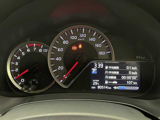 トヨタ ヴィッツ F 宮崎県 2015(平27)年 8.1万km ホワイトパールクリスタルシャイン 純正ナビ(NSCP-W64)/AM/FM/BT/ワンセグ/アイドリングストップ/横滑り防止装置/スマートキー　スペア1本/バックカメラ/プッシュスターター/フロアマット/ドアバイザー
