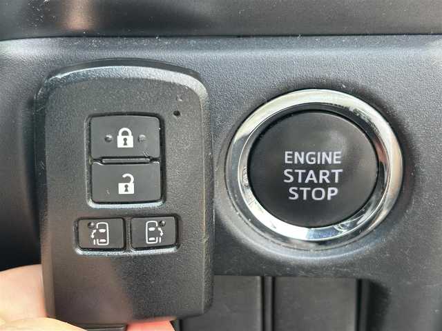 トヨタ エスクァイア Gi 愛知県 2020(令2)年 4.6万km ブラック ワンオーナー/社外メモリナビ(FM/AM/CD/DVD/BT/USB/iPod/AUX/HDMI/フルセグ)/トヨタセーフティーセンス/　・プリクラッシュセーフティー/　・レーンディーパーチャーアラート/　・オートマチックハイビーム/　・クルーズコントロール/クリアランスソナー・コーナーセンサー/ハーフレザーシート/シートヒーター/ヒートステアリング/両側パワースライドドア/防眩ミラー/LEDヘッドライト/フォグランプ/電動格納ミラー/純正フロアマット/ETC/アイドリングストップ/プッシュスタート/スマートキー・スペアキー1本/ステアリングリモコン/ABS/保証書
