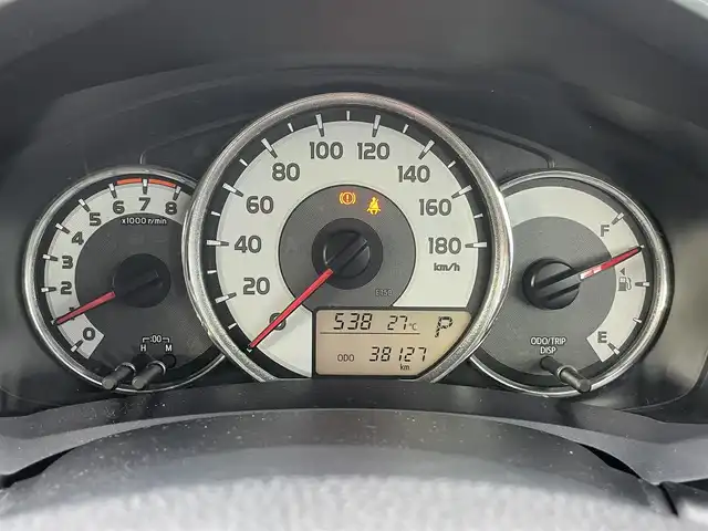 トヨタ カローラ フィールダー 1．5G 岡山県 2012(平24)年 3.9万km スーパーホワイトⅡ 登録時走行距離38.127km/純正ナビ：NSCD-W62/(AM/FM/TV/Bluetooth)/ビルトインETC/スペアキー/オートエアコン/ヘッドライトレベライザー/ステアリングスイッチ/電動格納ミラー/ドアバイザー/リモコンキー/取扱説明書/メンテナンスノート