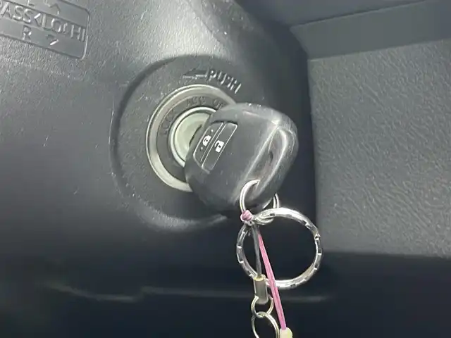 トヨタ カローラ フィールダー 1．5G 岡山県 2012(平24)年 3.9万km スーパーホワイトⅡ 登録時走行距離38.127km/純正ナビ：NSCD-W62/(AM/FM/TV/Bluetooth)/ビルトインETC/スペアキー/オートエアコン/ヘッドライトレベライザー/ステアリングスイッチ/電動格納ミラー/ドアバイザー/リモコンキー/取扱説明書/メンテナンスノート