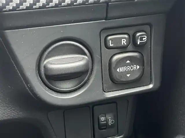 トヨタ カローラ フィールダー 1．5G 岡山県 2012(平24)年 3.9万km スーパーホワイトⅡ 登録時走行距離38.127km/純正ナビ：NSCD-W62/(AM/FM/TV/Bluetooth)/ビルトインETC/スペアキー/オートエアコン/ヘッドライトレベライザー/ステアリングスイッチ/電動格納ミラー/ドアバイザー/リモコンキー/取扱説明書/メンテナンスノート