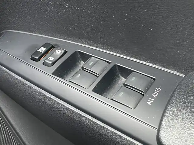 トヨタ カローラ フィールダー 1．5G 岡山県 2012(平24)年 3.9万km スーパーホワイトⅡ 登録時走行距離38.127km/純正ナビ：NSCD-W62/(AM/FM/TV/Bluetooth)/ビルトインETC/スペアキー/オートエアコン/ヘッドライトレベライザー/ステアリングスイッチ/電動格納ミラー/ドアバイザー/リモコンキー/取扱説明書/メンテナンスノート