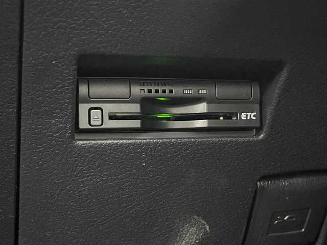 トヨタ カローラ フィールダー 1．5G 岡山県 2012(平24)年 3.9万km スーパーホワイトⅡ 登録時走行距離38.127km/純正ナビ：NSCD-W62/(AM/FM/TV/Bluetooth)/ビルトインETC/スペアキー/オートエアコン/ヘッドライトレベライザー/ステアリングスイッチ/電動格納ミラー/ドアバイザー/リモコンキー/取扱説明書/メンテナンスノート