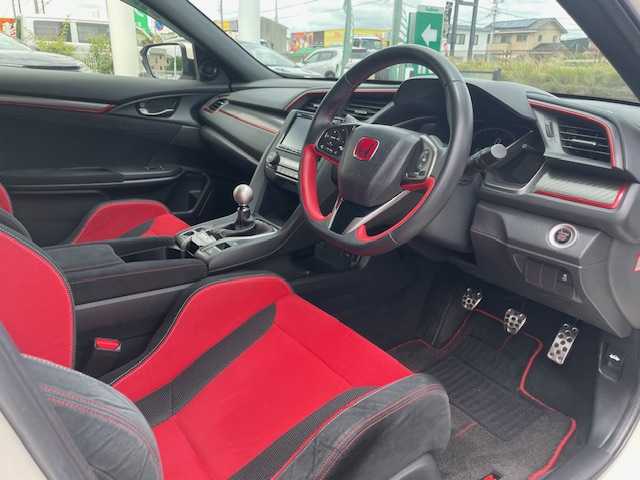 ホンダ シビック タイプR 三重県 2017(平29)年 3.4万km チャンピオンシップホワイト 純正エアロ/245/30R20インチ純正AW/brembo製レッドブレーキキャリパー/センタートリプルマフラー/純正SDナビ/フルセグTV/【CD/DVD/Bluetooth/ipod】/バックカメラ/ETC/ドライブレコーダー/クルーズコントロール/オートライト/LEDヘッドランプ/LEDフロントフォグランプ/プッシュスタート/スマートキー/スペアキー/純正フロアマット