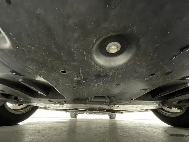 トヨタ クラウン アスリート S-T 福島県 2015(平27)年 4.7万km シルバーM トヨタセーフティセンス/・プリクラッシュセーフティシステム/・レーンディパーチャーアラート /・レーダークルーズコントロール/・アダプティブハイビーム/・オートマチックハイビーム/・盗難防止装置/純正SDナビゲーション/【TV/BT/CD/DVD/AM・FM/AUX/】/・バックカメラ/ETC/コーナーセンサー前後/レザーシート/・パワーシート（D席・N席）/・シートヒーター/・エアシート/プッシュスタート/・スマートキー/・スペアキー/LEDライト/・オートライト/・フォグランプ/革巻きステアリング/・ステアリングスイッチ/パドルシフト/純正フロアマット/電動格納ウィンカーミラー/詰め込み冬タイヤ/カーテンエアバック