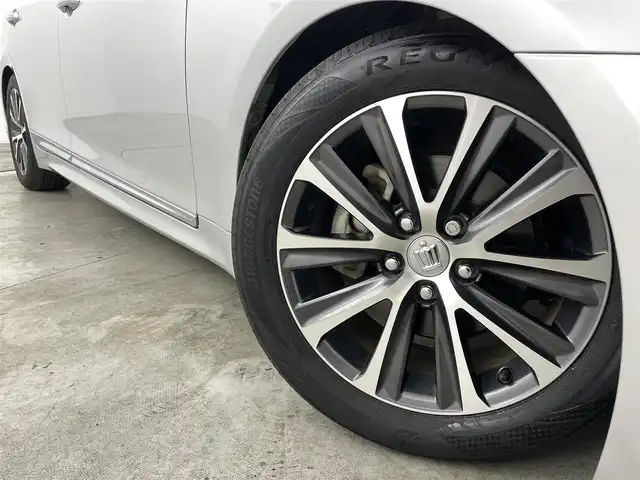 トヨタ クラウン アスリート S-T 福島県 2015(平27)年 4.7万km シルバーM トヨタセーフティセンス/・プリクラッシュセーフティシステム/・レーンディパーチャーアラート /・レーダークルーズコントロール/・アダプティブハイビーム/・オートマチックハイビーム/・盗難防止装置/純正SDナビゲーション/【TV/BT/CD/DVD/AM・FM/AUX/】/・バックカメラ/ETC/コーナーセンサー前後/レザーシート/・パワーシート（D席・N席）/・シートヒーター/・エアシート/プッシュスタート/・スマートキー/・スペアキー/LEDライト/・オートライト/・フォグランプ/革巻きステアリング/・ステアリングスイッチ/パドルシフト/純正フロアマット/電動格納ウィンカーミラー/詰め込み冬タイヤ/カーテンエアバック