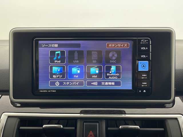 ダイハツ キャスト スタイル G VS SAⅢ 秋田県 2023(令5)年 2.2万km シャイニングホワイトパール 4WD/純正ナビ/（FM/AM/フルセグTV/Bluetooth/DVD/CD）/全方位カメラ/バックカメラ/横滑り防止装置/レーンキープアシスト/衝突軽減装置/コーナーセンサー/アイドリングストップ/ETC/ステアリングリモコン/前席シートヒーター/LEDヘッドライト/オートライト/オートハイビーム/ヘッドライトレベライザー/プッシュスタート/スマートキー/純正アルミホイール/純正フロアマット/ドアバイザー