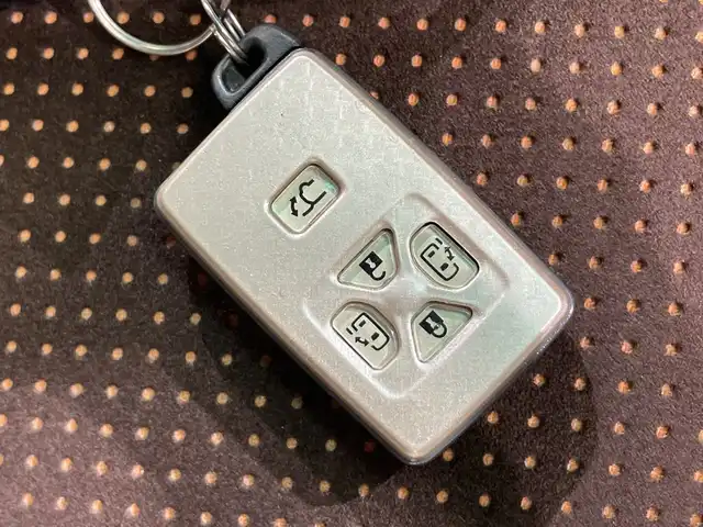 トヨタ アルファード 240S タイプゴールドⅡ 栃木県 2014(平26)年 3.1万km ホワイトパールクリスタルシャイン アルパイン製ナビ(EX1000)/(フルセグTV・Bluetooth・CD・SD)/バックカメラ/フリップダウンモニター/ドライブレコーダー/前後コーナーセンサー/オットマン/ウォークスルー/電動リアゲート/社外マフラー/ローダウン/両側パワースライドドア/ビルトインETC/スマートキー/スペアキー1本/HIDヘッドライト/オートライト/ドアバイザー/取扱説明書