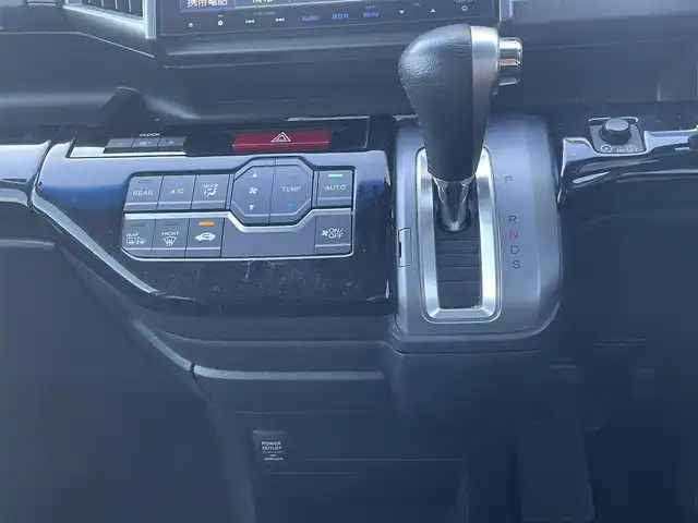 ホンダ ステップワゴン スパーダ Z 徳島県 2014(平26)年 9.7万km ホワイトオーキッドパール (株)IDOMが運営する【じしゃロン徳島店】の自社ローン専用車両になりますこちらは現金またはオートローンご利用時の価格です。/自社ローンご希望の方は別途その旨お申付け下さい”										/										/純正９型ナビゲーション　/バックカメラ　/ＨＩＤオートヘッドライト　/フォグランプ/フリップダウンモニター/純正１６インチアルミホイール/両側パワースライドドア　/パドルシフト/アイドリングストップ/ビルトインＥＴＣ　/クルーズコントロール/ウィンカーミラー/メッキドアハンドル/革巻きステアリング/ステアリングリモコン/ｗエアバック/純正フロアマット/取扱説明書