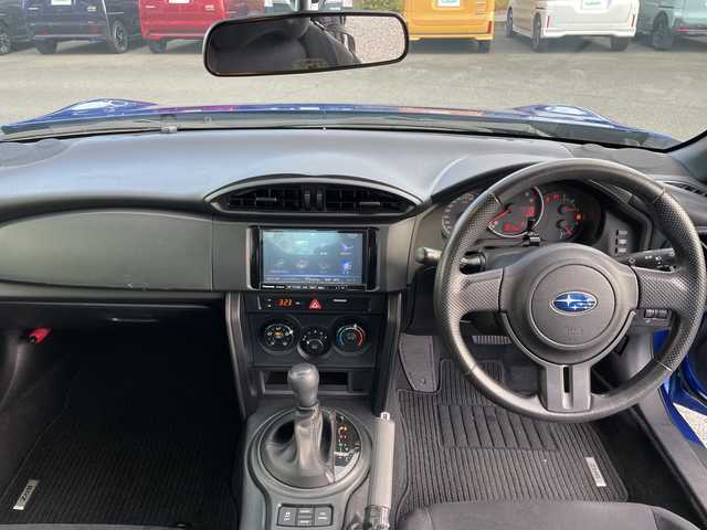スバル ＢＲＺ R 福岡県 2015(平27)年 8.6万km WRブルーパール 社外ナビ/（Bluetooth/TV/AM/FM/CD/DVD）/バックカメラ/純正16インチアルミホイール/ETC/横滑り防止装置/純正フロアマット/ISOFIX/電格ミラー/保証書/取扱説明書