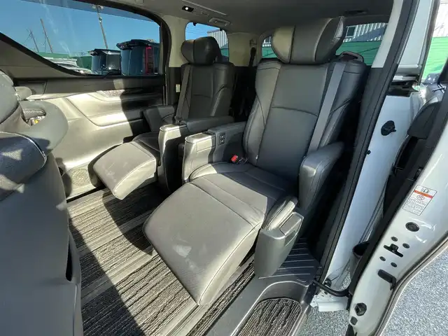 トヨタ アルファード S Cパッケージ 千葉県 2019(令1)年 5万km ホワイトパールクリスタルシャイン モデリスタエアロ(F/S/R)/モデリスタシグネチャーイルミブレード/サンルーフ/黒レザーシート/純正9インチSDナビ【NSZT-Y68T】/・CD/DVD/MSV/Bluetooth/フルセグ/純正12.1インチフリップダウンモニター【V12T-R68C】/デジタルインナーミラー/両後パワースライドドア/パワーバックドア/前席パワーシート/前席シートヒーター/前席シートベンチレーション/トヨタセーフティーセンス/・プリクラッシュセーフティー/・レーンディパーチャーアラート/・パーキングサポートブレーキ/・ブラインドスポットモニター/・ロードサインアシスト/・オートマチックハイビーム/・アダプティブクルーズコントロール/スマートキー/前後コーナーセンサー/ローダウン/社外21インチアルミホイール/ステアリングヒーター/純正LED三眼ヘッドライト/フォグランプ/社外ドライブレコーダー/ビルトインETC2.0/サイド＆カーテンエアバッグ