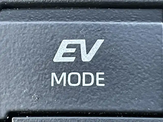 トヨタ クラウン ハイブリッド RS アドバンス 岡山県 2019(平31)年 9.9万km ホワイトパールクリスタルシャイン 登録時走行距離98483km/純正ナビ/フルセグTV(AM/FM/CD/DVD/Bluetooth)/バックカメラ/ビルトインETC/ヘッドアップディスプレイ/ドライブレコーダー/トヨタセーフティセンス/・ブラインドスポットモニター/・レーダークルーズコントロール/・オートマチックハイビーム/・プリクラッシュセーフティ/・レーンディバーチャーアラート/横滑り防止装置/オートブレーキホールド/D/N席パワーシート/D/N席シートヒーター/ステアリングヒーター/ハーフレザーシート/シートメモリー/フロアマット/18インチ純正AW