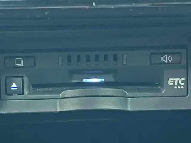 トヨタ クラウン ハイブリッド RS アドバンス 岡山県 2019(平31)年 9.9万km ホワイトパールクリスタルシャイン 登録時走行距離98483km/純正ナビ/フルセグTV(AM/FM/CD/DVD/Bluetooth)/バックカメラ/ビルトインETC/ヘッドアップディスプレイ/ドライブレコーダー/トヨタセーフティセンス/・ブラインドスポットモニター/・レーダークルーズコントロール/・オートマチックハイビーム/・プリクラッシュセーフティ/・レーンディバーチャーアラート/横滑り防止装置/オートブレーキホールド/D/N席パワーシート/D/N席シートヒーター/ステアリングヒーター/ハーフレザーシート/シートメモリー/フロアマット/18インチ純正AW