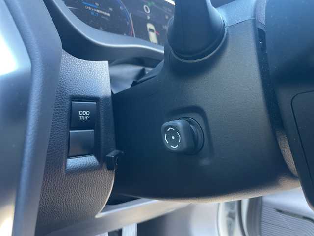 トヨタ ハリアー G 愛知県 2023(令5)年 1.3万km プラチナホワイトパールマイカ ワンオーナー/純正12.3インチナビ/USB/Miracast/Bluetooth/フルセグテレビ/バックカメラ/ドライブレコーダー/セーフティセンス/・プリクラッシュセーフティ/・レーダークルーズコントロール/・ロードサインアシスト/・ドライバー異常時対応システム/・横断歩行者検知機能/・緊急時操舵支援/・レーントレーシングアシスト/・アダプティブハイビーム/パーキングサポートブレーキ/ブラインドスポットモニター/パワーバックドア/ETC2.0/デジタルインナーミラー(ドラレコ付)/ハーフレザーシート/LEDヘッドライト