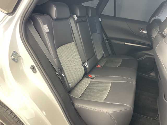 トヨタ ハリアー G 愛知県 2023(令5)年 1.3万km プラチナホワイトパールマイカ ワンオーナー/純正12.3インチナビ/USB/Miracast/Bluetooth/フルセグテレビ/バックカメラ/ドライブレコーダー/セーフティセンス/・プリクラッシュセーフティ/・レーダークルーズコントロール/・ロードサインアシスト/・ドライバー異常時対応システム/・横断歩行者検知機能/・緊急時操舵支援/・レーントレーシングアシスト/・アダプティブハイビーム/パーキングサポートブレーキ/ブラインドスポットモニター/パワーバックドア/ETC2.0/デジタルインナーミラー(ドラレコ付)/ハーフレザーシート/LEDヘッドライト