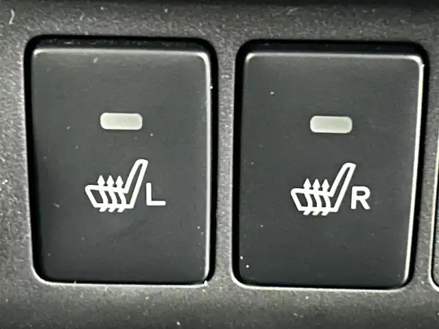 トヨタ ルーミー カスタムG 道央・札幌 2019(令1)年 0.7万km パールホワイトⅢ ・４WD/・寒冷地仕様/・社外ＳＤナビゲーション（AVN-R9W）/　ＣＤ／ＤＶＤ／ＳＤ／フルセグ／ＢＴ/・バックカメラ/・ETC/・両側パワースライドドア/・純正エンジンスターター/・前後コーナーセンサー/・横滑り防止装置/・衝突軽減ブレーキ/・先行車発進通知/・前後コーナーセンサー/・社外ドライブレコーダー前方録画/・クルーズコントロール/・前席シートヒーター/・純正AW14インチ/・スマートキー/・プッシュスタート/・純正フロアマット/・ウォークスルー/・オートライト/・LEDヘッドライト/・フロントフォグランプ/・レーンキープアシスト/・２列目サンシェード/・ワイパーデアイサー/・ステアリングスイッチ