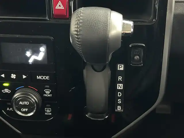 トヨタ ルーミー カスタムG 道央・札幌 2019(令1)年 0.7万km パールホワイトⅢ ・４WD/・寒冷地仕様/・社外ＳＤナビゲーション（AVN-R9W）/　ＣＤ／ＤＶＤ／ＳＤ／フルセグ／ＢＴ/・バックカメラ/・ETC/・両側パワースライドドア/・純正エンジンスターター/・前後コーナーセンサー/・横滑り防止装置/・衝突軽減ブレーキ/・先行車発進通知/・前後コーナーセンサー/・社外ドライブレコーダー前方録画/・クルーズコントロール/・前席シートヒーター/・純正AW14インチ/・スマートキー/・プッシュスタート/・純正フロアマット/・ウォークスルー/・オートライト/・LEDヘッドライト/・フロントフォグランプ/・レーンキープアシスト/・２列目サンシェード/・ワイパーデアイサー/・ステアリングスイッチ