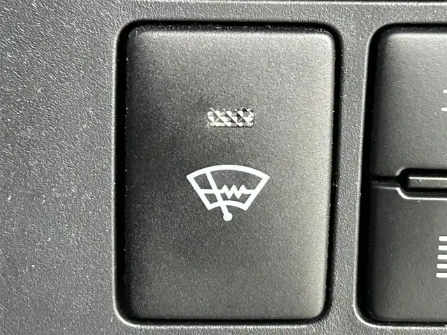 トヨタ ルーミー カスタムG 道央・札幌 2019(令1)年 0.7万km パールホワイトⅢ ・４WD/・寒冷地仕様/・社外ＳＤナビゲーション（AVN-R9W）/　ＣＤ／ＤＶＤ／ＳＤ／フルセグ／ＢＴ/・バックカメラ/・ETC/・両側パワースライドドア/・純正エンジンスターター/・前後コーナーセンサー/・横滑り防止装置/・衝突軽減ブレーキ/・先行車発進通知/・前後コーナーセンサー/・社外ドライブレコーダー前方録画/・クルーズコントロール/・前席シートヒーター/・純正AW14インチ/・スマートキー/・プッシュスタート/・純正フロアマット/・ウォークスルー/・オートライト/・LEDヘッドライト/・フロントフォグランプ/・レーンキープアシスト/・２列目サンシェード/・ワイパーデアイサー/・ステアリングスイッチ