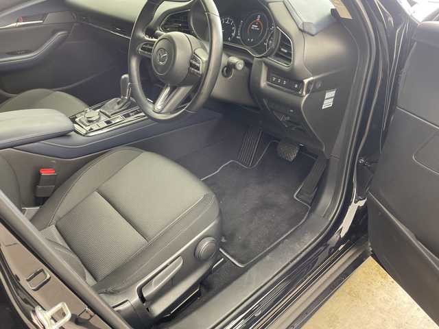 マツダ ＣＸ－３０ 20S プロアクティブ 兵庫県 2021(令3)年 4.1万km ジェットブラックマイカ ・純正10.25インチナビ/Bluetooth/USB/HDMI/TV//Apple CarPlay/Android Auto/・バックカメラ/・ビルトインETC/・スマートブレーキサポート/・パーキングセンサー/・ディスタンス＆スピードアラート/・レーンキープアシストシステム/・前後側方接近車両検知/・車線逸脱警報システム/・ブラインドスポットモニタリング/・速度標識警報/・アダプティブドライビングディスプレイ/・レーダークルーズコントロール/・オートマチックハイビーム/・ＬＥＤヘッドライト/・オートライト/・パドルシフト/・ステアリングスイッチ/・パワーバックドア/・純正18インチアルミホイール/・純正フロアマット/・スマートキー