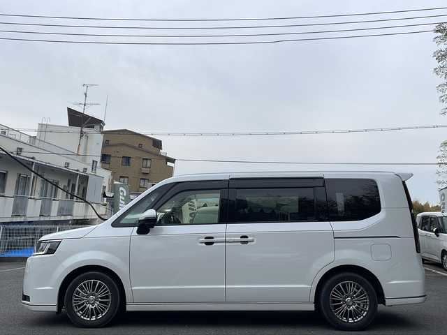 ホンダ ステップワゴン スパーダ eHEV 京都府 2022(令4)年 2万km プラチナホワイトパール ワンオーナー/純正ナビ/フルセグTV/Bluetooth Audio/CD/DVD/バックカメラ/レーダークルーズコントロール/両側パワースライドドア/パドルシフト/ビルトインETC/前後ドラレコ/パワーバックドア/シートヒーター(D.N席)/電動パーキングブレーキ/ステアリングスイッチ/オートライト/電格ウィンカーミラー/オートリトラクタブルミラー/プッシュスタート/純正ドアバイザー/純正フロアマット/保証書/取説/スペアキー