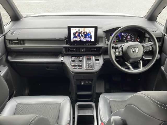 ホンダ ステップワゴン スパーダ eHEV 京都府 2022(令4)年 2万km プラチナホワイトパール ワンオーナー/純正ナビ/フルセグTV/Bluetooth Audio/CD/DVD/バックカメラ/レーダークルーズコントロール/両側パワースライドドア/パドルシフト/ビルトインETC/前後ドラレコ/パワーバックドア/シートヒーター(D.N席)/電動パーキングブレーキ/ステアリングスイッチ/オートライト/電格ウィンカーミラー/オートリトラクタブルミラー/プッシュスタート/純正ドアバイザー/純正フロアマット/保証書/取説/スペアキー