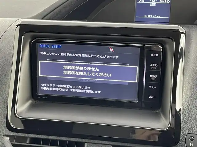 トヨタ ヴォクシー X 道央・札幌 2015(平27)年 6.6万km ブラッキッシュアゲハガラスフレーク ・４WD/・寒冷地仕様/・純正ナビ/　CD/DVD/SD/BT/フルセグ/・バックカメラ/・ビルトインETC/・ミラー型ドライブレコーダー/・両側パワースライドドア/・アイドリングストップ/・LEDヘッドライト/・オートライト/・プッシュスタート/・スマートキー/・スマートキー一体型エンスタ/・純正フロアマット/・ドアバイザー/・社外AW付スタッドレス積込/　（195/65/R15）