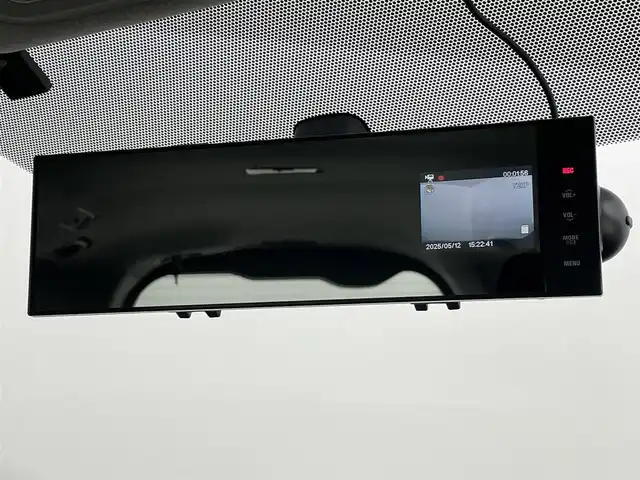 トヨタ ヴォクシー X 道央・札幌 2015(平27)年 6.6万km ブラッキッシュアゲハガラスフレーク ・４WD/・寒冷地仕様/・純正ナビ/　CD/DVD/SD/BT/フルセグ/・バックカメラ/・ビルトインETC/・ミラー型ドライブレコーダー/・両側パワースライドドア/・アイドリングストップ/・LEDヘッドライト/・オートライト/・プッシュスタート/・スマートキー/・スマートキー一体型エンスタ/・純正フロアマット/・ドアバイザー/・社外AW付スタッドレス積込/　（195/65/R15）