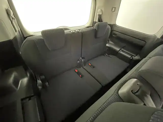 トヨタ ヴォクシー X 道央・札幌 2015(平27)年 6.6万km ブラッキッシュアゲハガラスフレーク ・４WD/・寒冷地仕様/・純正ナビ/　CD/DVD/SD/BT/フルセグ/・バックカメラ/・ビルトインETC/・ミラー型ドライブレコーダー/・両側パワースライドドア/・アイドリングストップ/・LEDヘッドライト/・オートライト/・プッシュスタート/・スマートキー/・スマートキー一体型エンスタ/・純正フロアマット/・ドアバイザー/・社外AW付スタッドレス積込/　（195/65/R15）