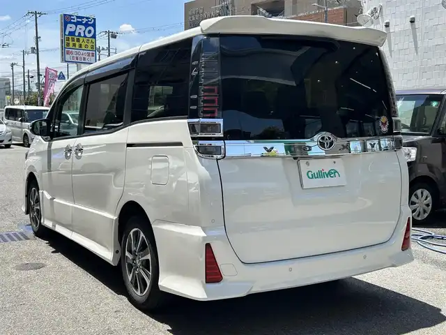 トヨタ ヴォクシー ZS 煌Ⅲ 大阪府 2021(令3)年 3.5万km ホワイトパールクリスタルシャイン アルパイン11インチナビ　/フルセグ・DVD再生・Bluetooth/バックカメラ/12.8インチ後席モニター　/トヨタセーフティセンス　/・プリクラッシュセーフティ/・レーンアシスト /・オートハイビーム/・クルーズコントロール/・先行車発進告知/・コーナーセンサー/ハーフレザーシート/LEDヘッドライト/前後ドラレコ /ETC /シート背面テーブル/ハーフレザー　/両側パワースライド/純正16インチAW/スマートキー×2/保証書/取扱説明書