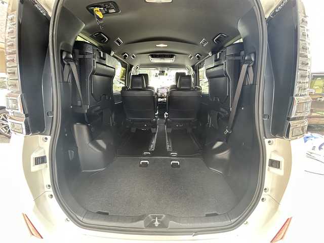 トヨタ ヴォクシー ZS 煌Ⅲ 大阪府 2021(令3)年 3.5万km ホワイトパールクリスタルシャイン アルパイン11インチナビ　/フルセグ・DVD再生・Bluetooth/バックカメラ/12.8インチ後席モニター　/トヨタセーフティセンス　/・プリクラッシュセーフティ/・レーンアシスト /・オートハイビーム/・クルーズコントロール/・先行車発進告知/・コーナーセンサー/ハーフレザーシート/LEDヘッドライト/前後ドラレコ /ETC /シート背面テーブル/ハーフレザー　/両側パワースライド/純正16インチAW/スマートキー×2/保証書/取扱説明書